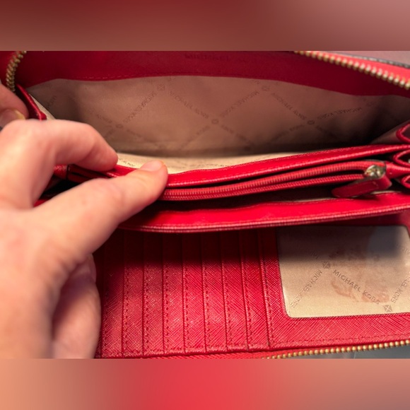 GUC MICHAEL KORS Leather Clutch Wallet with wrist strap - Picture 9 of 9